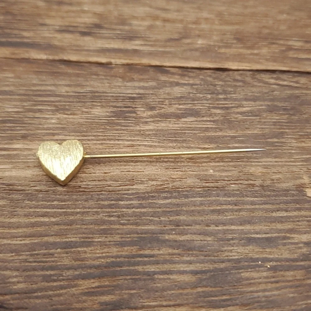 B639‎ estate heart pin